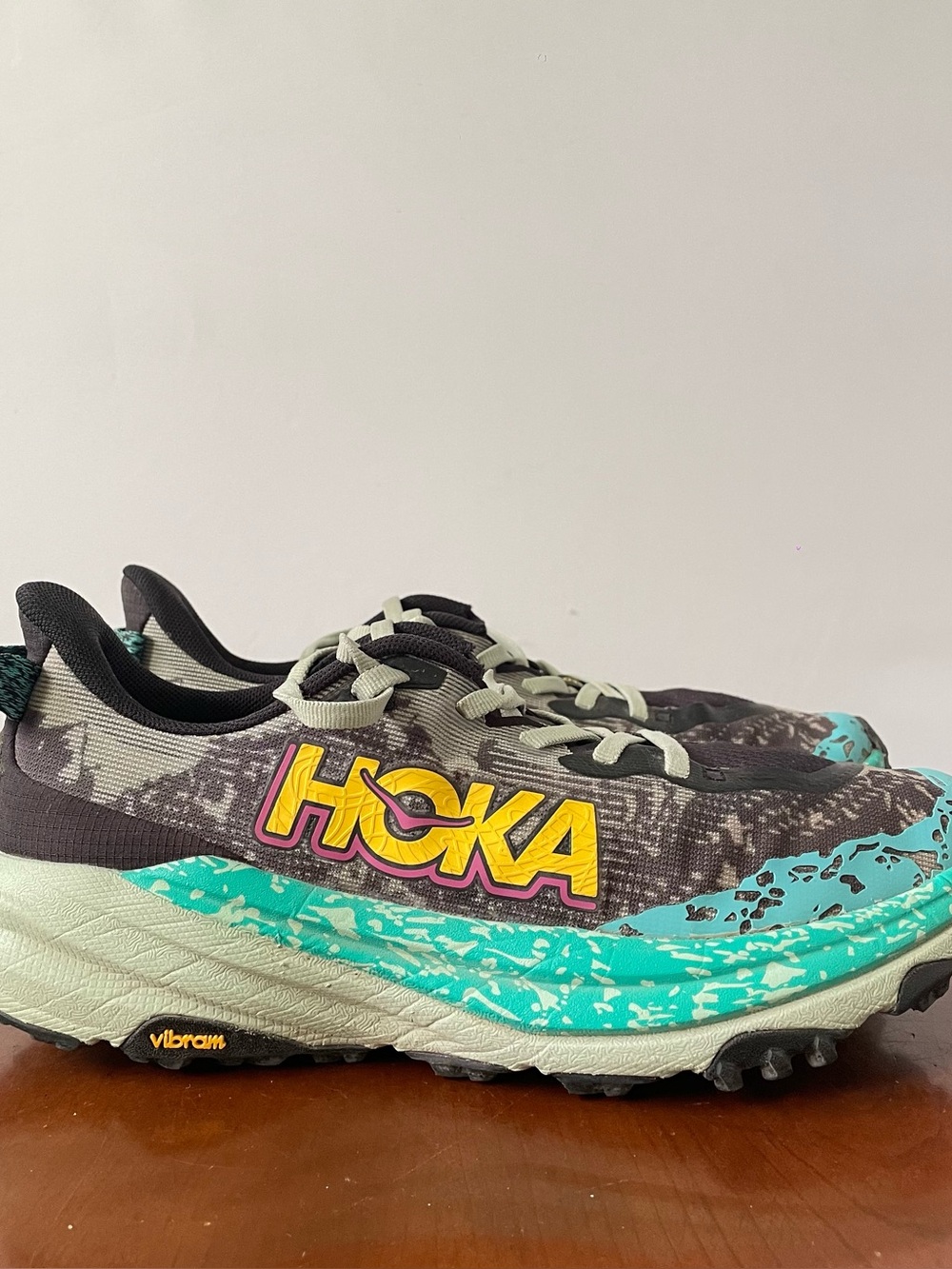 HOKA Women's Speedgoat 6 trail running shoes | US 8B